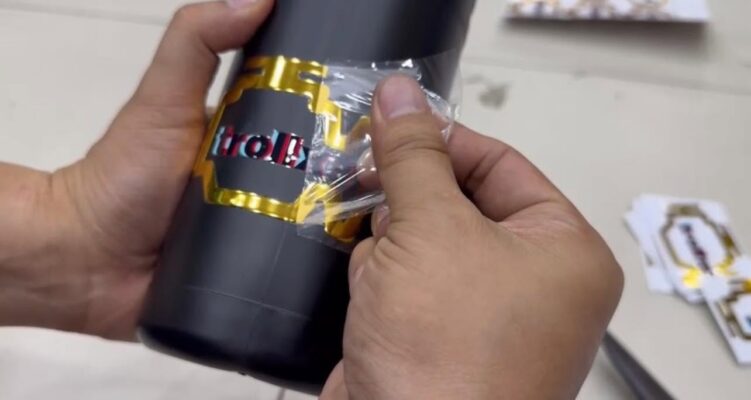 cách dán tem UV DTF đúng kỹ thuật